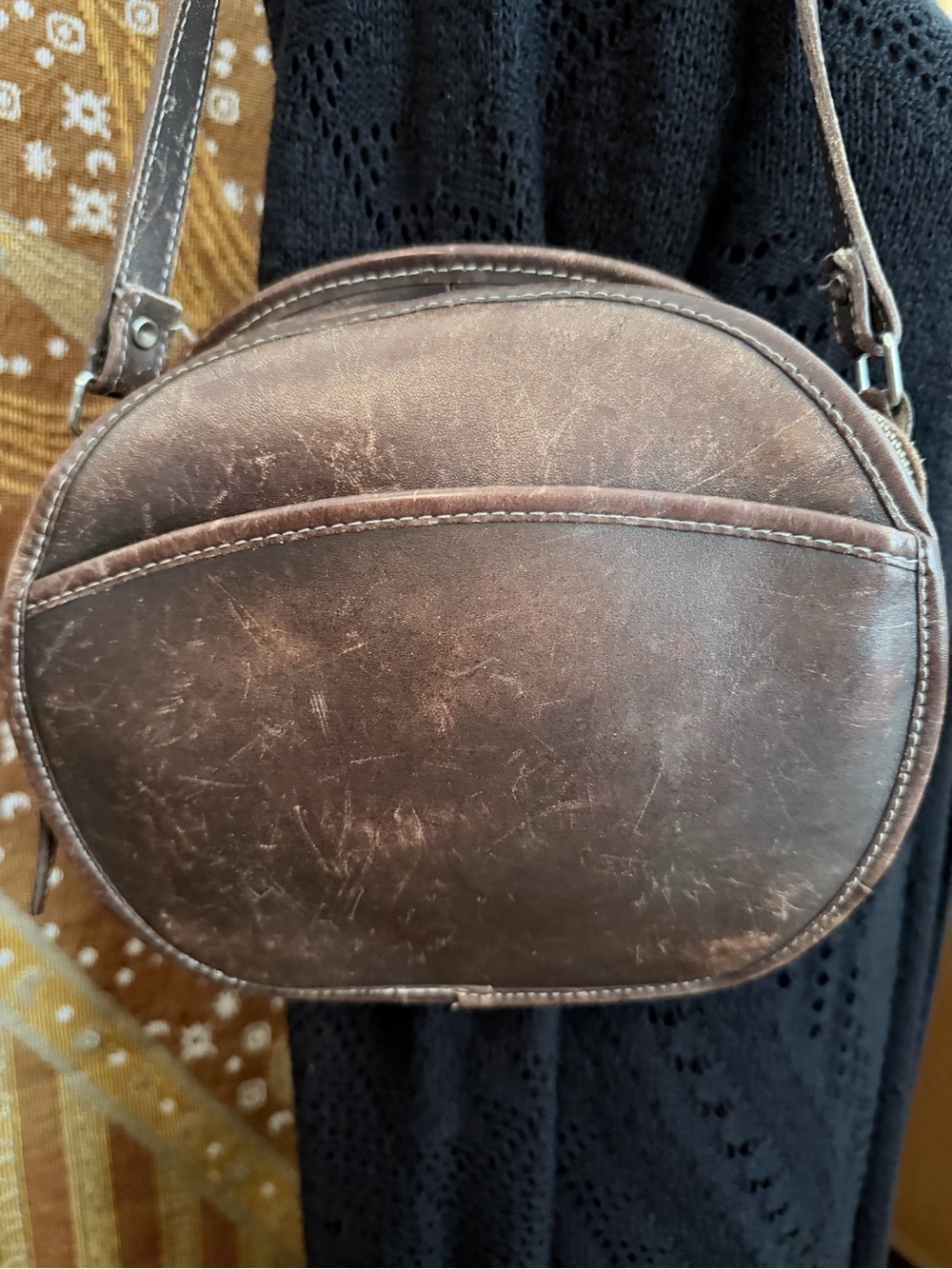 Classic Round Cantene Brown Leather Crossbody Bag - Picture 2 of 9